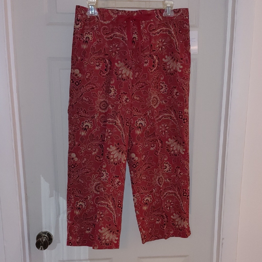 NWT Jones New York Sport Capris 10 Red Black Tan Gray Paisley Jacobean Print